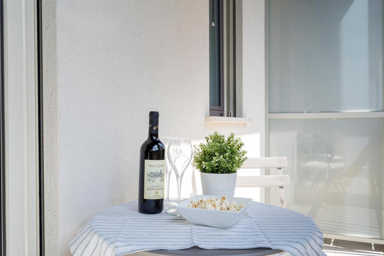 Twelve12 - Universita & Stazione Aparment Bari Buitenkant foto