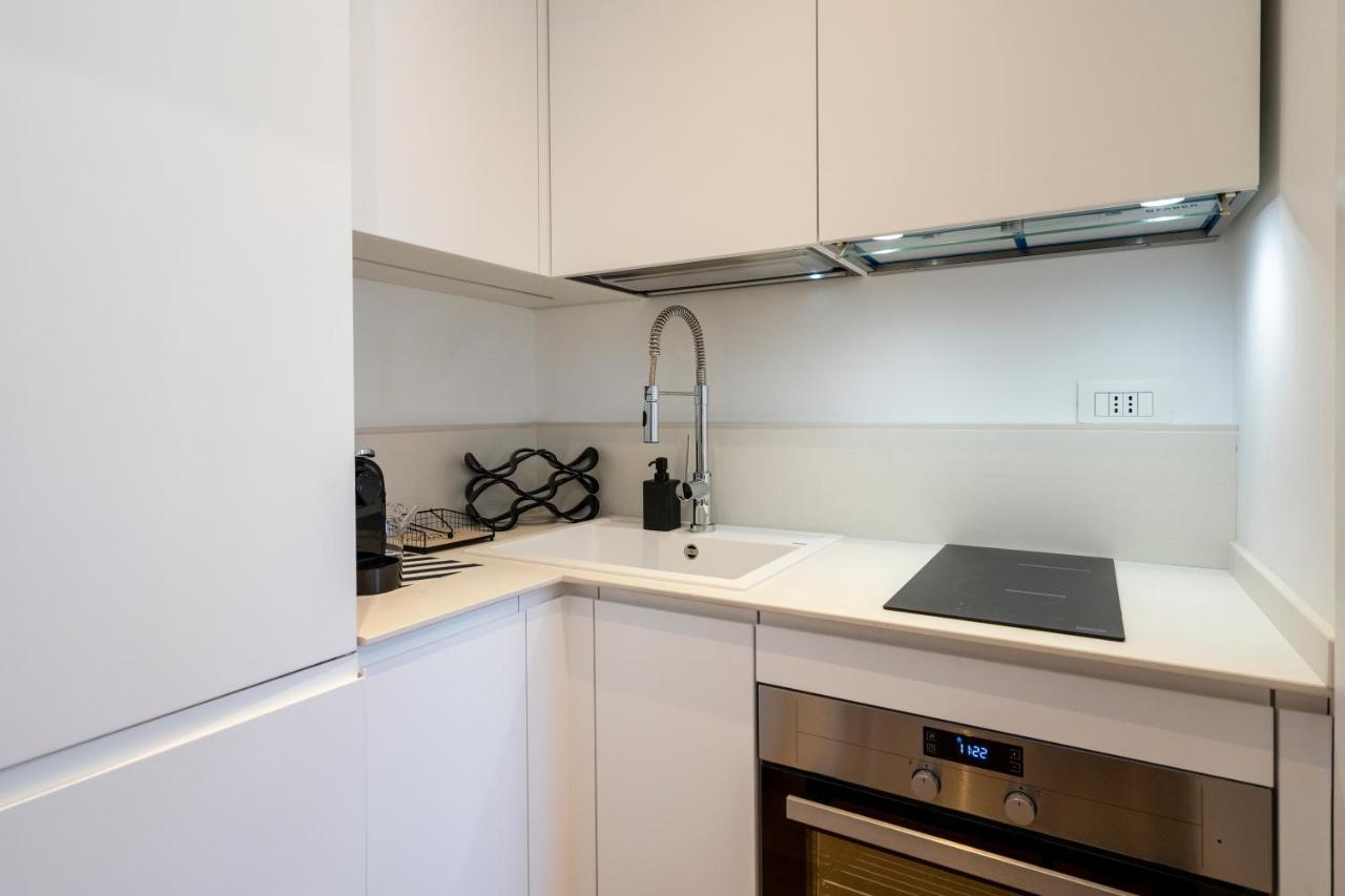 Twelve12 - Universita & Stazione Aparment Bari Buitenkant foto